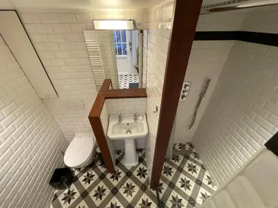 Salle de bains dans l'établissement Élégant studio avec mezzanine porte des Ternes