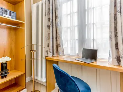 Télévision ou salle de divertissement dans l'établissement Merveil - Luxury Suite -Champs Elysees-Haussmann I