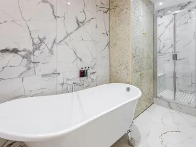 Salle de bains dans l'établissement Merveil - Luxury Suite -Champs Elysees-Haussmann I
