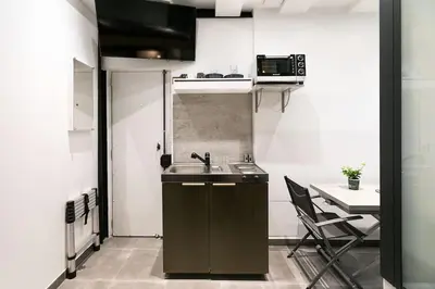 Cuisine ou kitchenette dans l'établissement Studio dans le 17ème, à 2km de Sacré Cœur