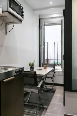 Cuisine ou kitchenette dans l'établissement Studio dans le 17ème, à 2km de Sacré Cœur