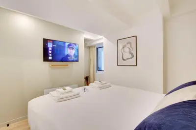 Un ou plusieurs lits dans un hébergement de l'établissement Incroyable appartement - 3BR-8P - Pl de la Nation