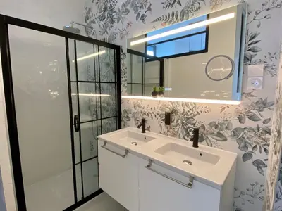 Salle de bains dans l'établissement Logement GUÉNOT pour 5 personnes sur Paris 11