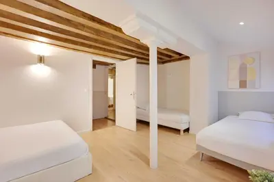 Un ou plusieurs lits dans un hébergement de l'établissement Spacious apartment - 4BR-15P - Sentier-Grand Rex