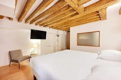 Un ou plusieurs lits dans un hébergement de l'établissement Spacious apartment - 4BR-15P - Sentier-Grand Rex