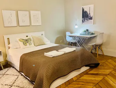 Un ou plusieurs lits dans un hébergement de l'établissement Pompidou ROOM PARIS CENTRE