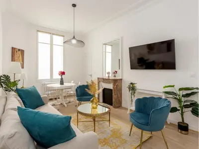 Télévision ou salle de divertissement dans l'établissement Merveil - Family Suite - Champs Elysees - Wagram