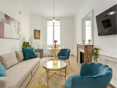 Télévision ou salle de divertissement dans l'établissement Merveil - Family Suite - Champs Elysees - Wagram