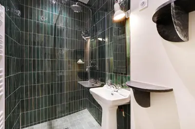 Salle de bains dans l'établissement Pick A Flat's Apartment near place de la Bastille - Rue du Faubourg Saint Antoine
