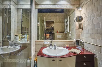 Salle de bains dans l'établissement Apartment in heart of Marais by Studio prestige