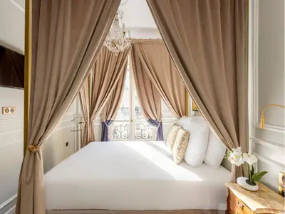 Un ou plusieurs lits dans un hébergement de l'établissement Merveil - Luxury Suite - Opera - Septembre II
