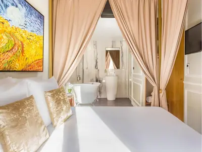Un ou plusieurs lits dans un hébergement de l'établissement Merveil - Luxury Suite - Opera - Septembre II