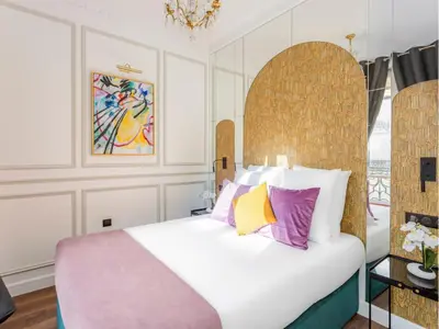Un ou plusieurs lits dans un hébergement de l'établissement Merveil - Luxury Suite - Opera - Septembre II