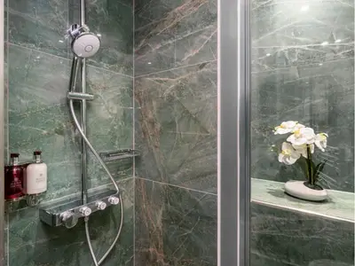 Salle de bains dans l'établissement Merveil - Luxury Suite - Opera - Septembre II