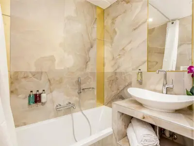 Salle de bains dans l'établissement Merveil - Luxury Suite - Opera - Septembre I