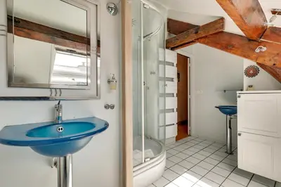 Salle de bains dans l'établissement Duplex calme et lumineux au cœur de Bastille