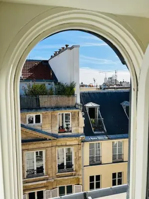 Vue générale sur Paris ou vue de la ville depuis l'appartement