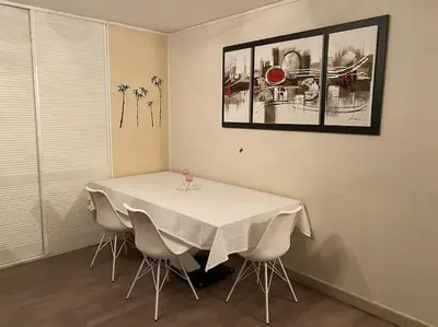 Plan de l'établissement Bel appartement avec piscine et vue sur Paris