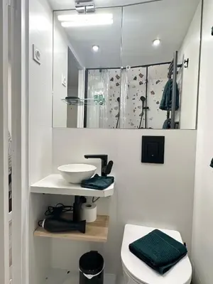 Salle de bains dans l'établissement The GARDEN - cosy studio with AC in the very center of Paris