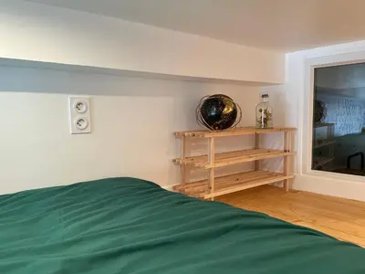 Un ou plusieurs lits dans un hébergement de l'établissement The GARDEN - cosy studio with AC in the very center of Paris