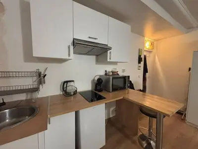 Cuisine ou kitchenette dans l'établissement a studio in heart of Montmart sacré coeur