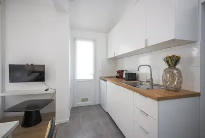 Cuisine ou kitchenette dans l'établissement 5#Studio 2Pers#Paris 15#Commerce#AC