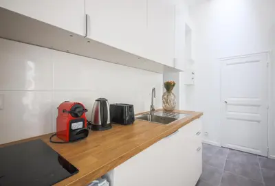 Cuisine ou kitchenette dans l'établissement 5#Studio 2Pers#Paris 15#Commerce#AC