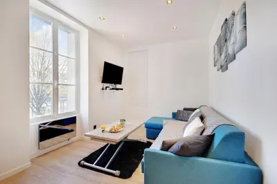 Télévision ou salle de divertissement dans l'établissement Appartement 4 personnes aux Portes de Paris