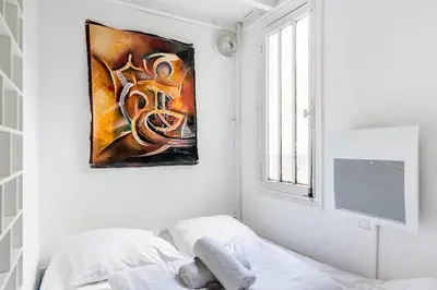 Un ou plusieurs lits dans un hébergement de l'établissement Stylish Accommodation in the middle of Paris