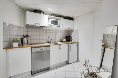 Cuisine ou kitchenette dans l'établissement Stylish Accommodation in the middle of Paris