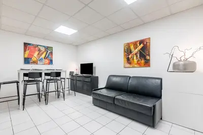 Télévision ou salle de divertissement dans l'établissement Stylish Accommodation in the middle of Paris