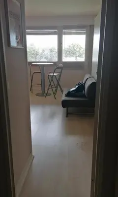 Coin salon dans l'établissement Grand studio Canal St Martin Paris 1 lit double 1pièce