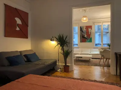 Coin salon dans l'établissement Cosy 2 room 50m2 Parisian classic flat - Passy, 16th arrondissement, near Eiffel Tower