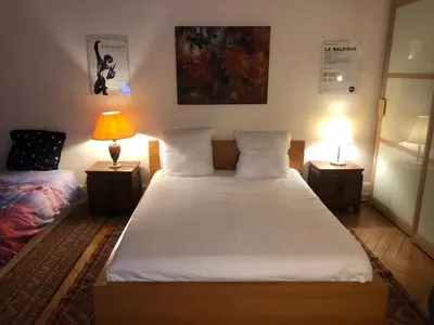 Un ou plusieurs lits dans un hébergement de l'établissement Cosy 2 room 50m2 Parisian classic flat - Passy, 16th arrondissement, near Eiffel Tower