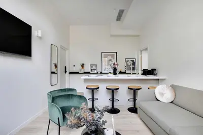Télévision ou salle de divertissement dans l'établissement Luxurious apartment - 2BR-6P - Javel-Tour Eiffel