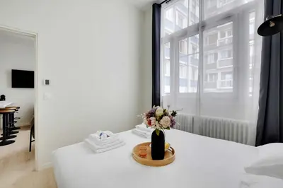 Un ou plusieurs lits dans un hébergement de l'établissement Modern Apartment - 2BR-6P - Eiffel Tower
