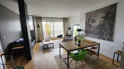 Coin salon dans l'établissement Le Bord de Seine - Paris