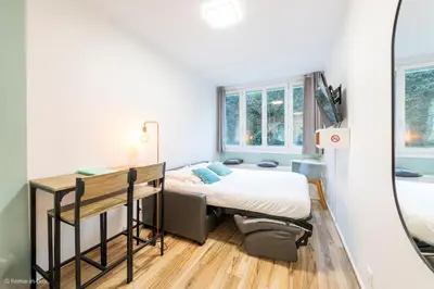 Un ou plusieurs lits dans un hébergement de l'établissement Studio Moderne au coeur de Paris