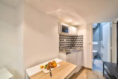 Cuisine ou kitchenette dans l'établissement Bel appartement au coeur de Montmartre