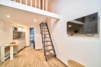 Télévision ou salle de divertissement dans l'établissement Bel appartement au coeur de Montmartre