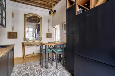 Cuisine ou kitchenette dans l'établissement Grandiose appartement au cœur de Paris