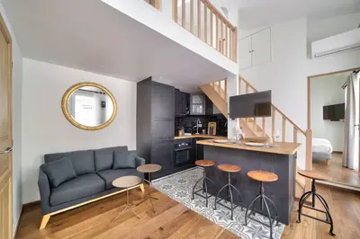 Coin salon dans l'établissement Superbe maisonnette neuve au coeur de Paris