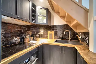 Cuisine ou kitchenette dans l'établissement Superbe maisonnette neuve au coeur de Paris