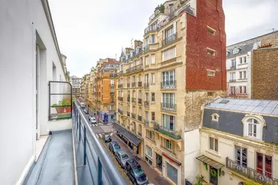 Vue générale sur Paris ou vue de la ville depuis l'appartement