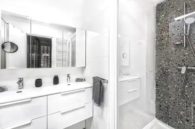 Salle de bains dans l'établissement Muette - Faisanderie 1bdr by B'Your Home