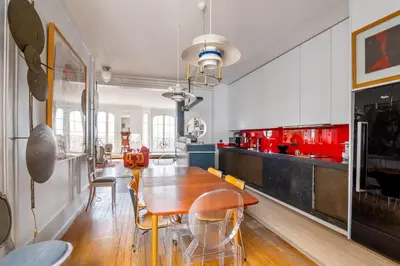 Cuisine ou kitchenette dans l'établissement Veeve - Impressions of the Eiffel Tower
