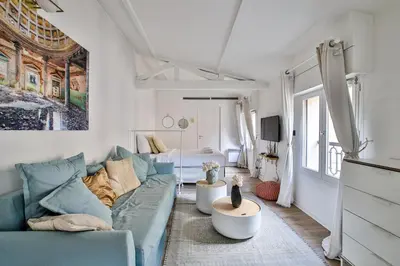 Coin salon dans l'établissement 42.Studio 4Pers#Madeleine#Gallerie La Fayette