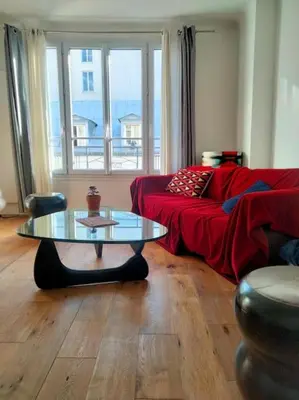 Coin salon dans l'établissement quiet and very central apartment