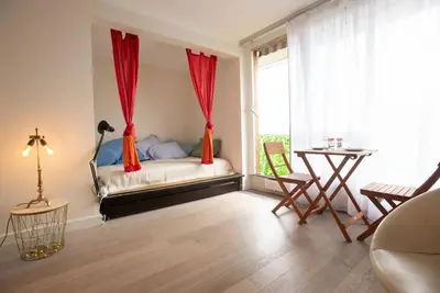Un ou plusieurs lits dans un hébergement de l'établissement Studio with Balcony