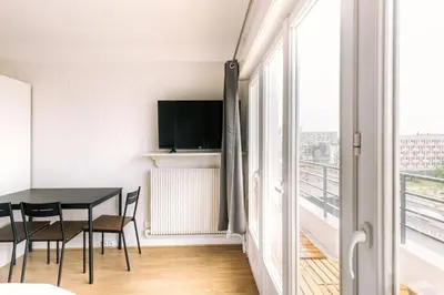 Télévision ou salle de divertissement dans l'établissement Marvellous Studio Paris 14